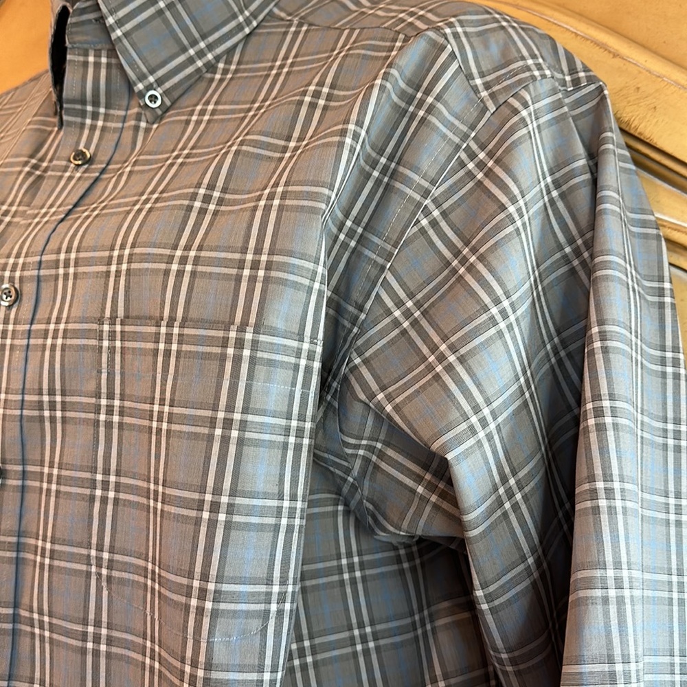 Roundtree & Yorke Travelsmart button down - Picture 3 of 9
